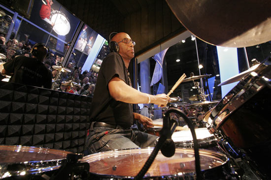 Omar Hakim - Drummerworld